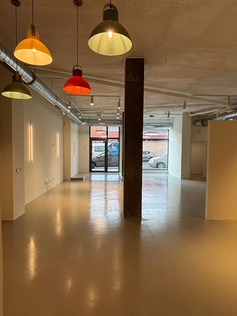 Sala de eventos en Alcorcón con salón, cocina equipada y zona infantil