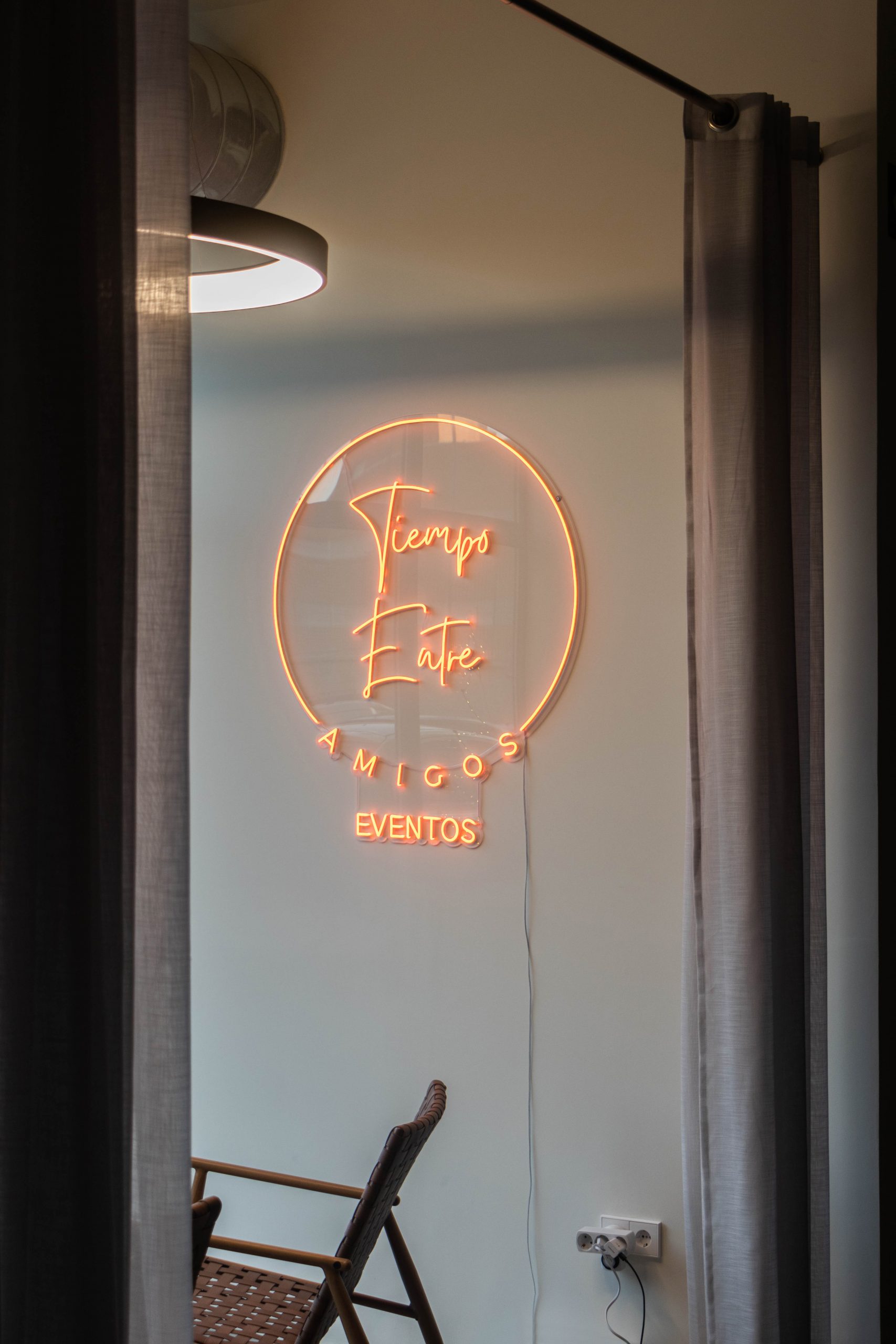 Sala de eventos en Alcorcón con salón, cocina equipada y zona infantil para celebración de cumpleaños