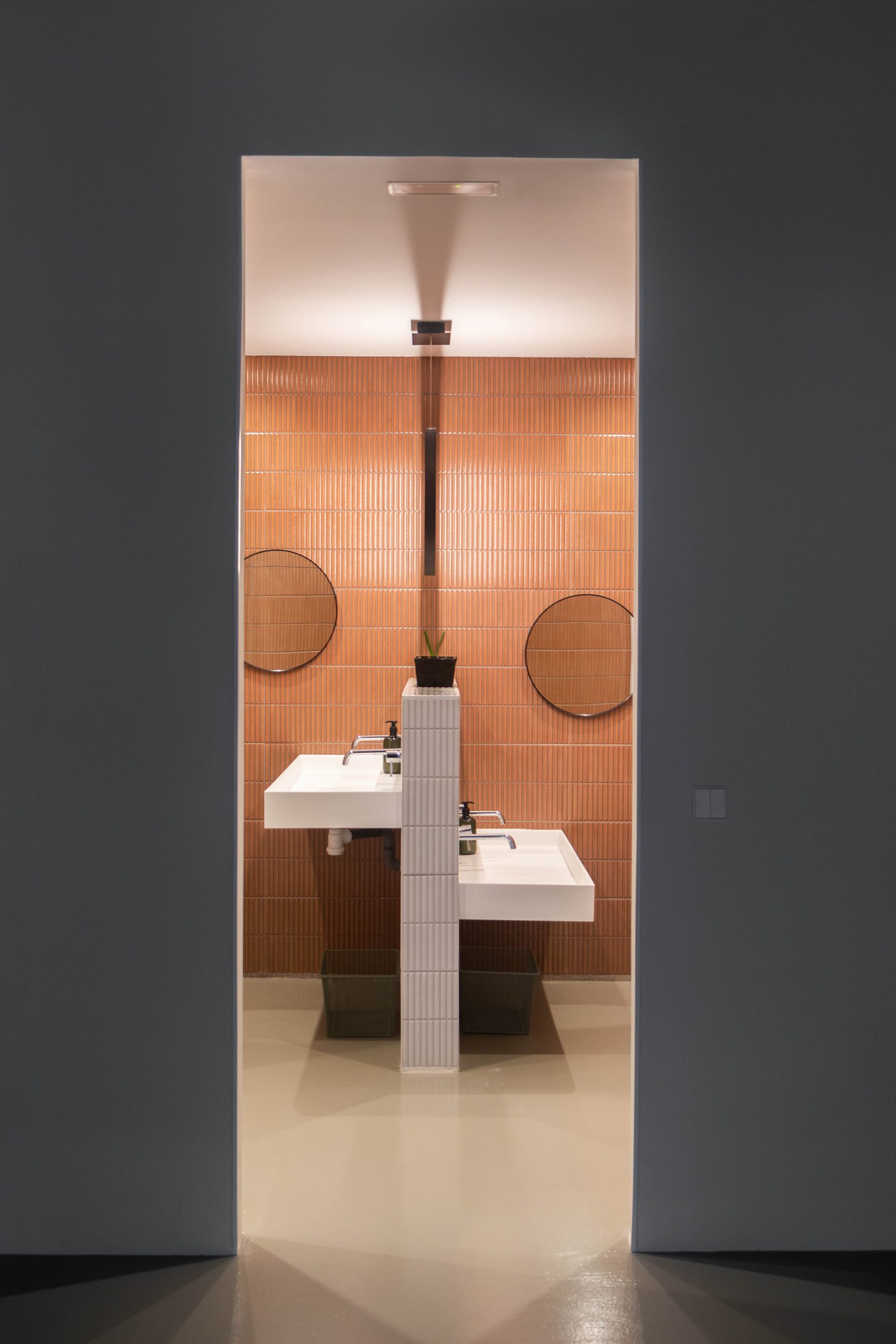 Sala de eventos en Alcorcón con salón, cocina equipada y zona infantil para celebración de cumpleaños