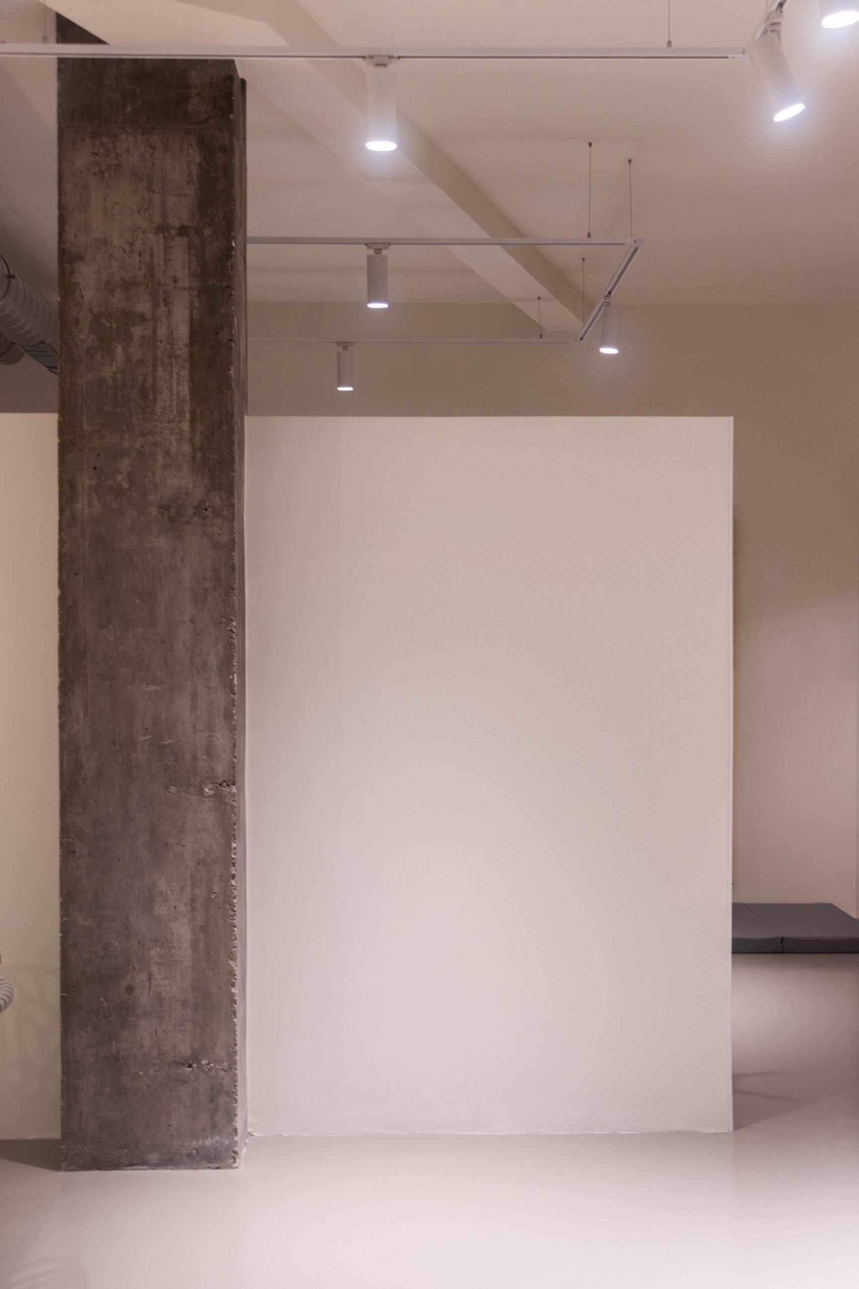 Sala de eventos en Alcorcón con salón, cocina equipada y zona infantil para celebración de cumpleaños