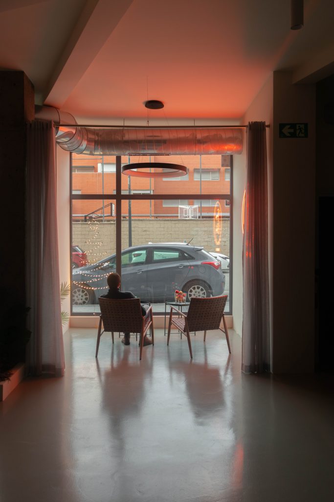 Sala de eventos en Alcorcón con salón, cocina equipada y zona infantil para celebración de cumpleaños